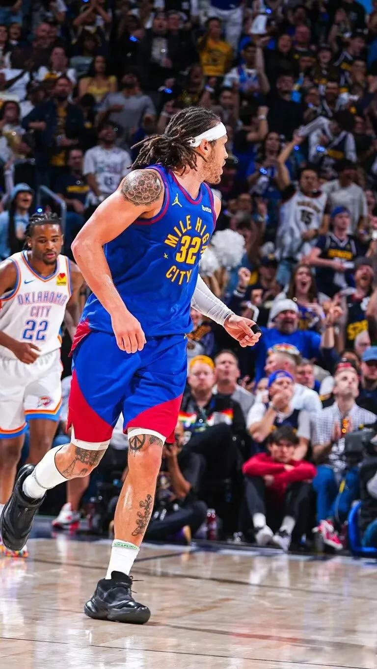 丹佛掘金迎NBA季后赛关键赛，国际比赛日篮板制胜，更衣室稳定，年轻球员得到机会的简单介绍